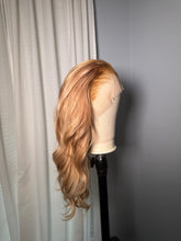 Load image into Gallery viewer, Sandy Glueless wig
