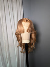 Load image into Gallery viewer, Sandy Glueless wig
