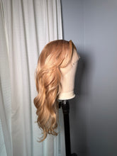 Load image into Gallery viewer, Sandy Glueless wig
