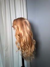 Load image into Gallery viewer, Sandy Glueless wig
